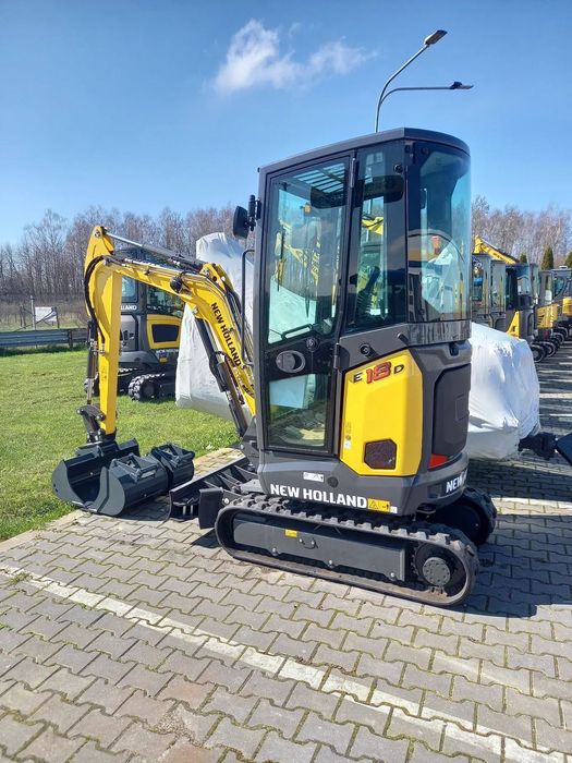 New Holland E 18 D  minikoparka 2 tony szybkozłącze półautomatyczne 3 łyżki rewersyjne