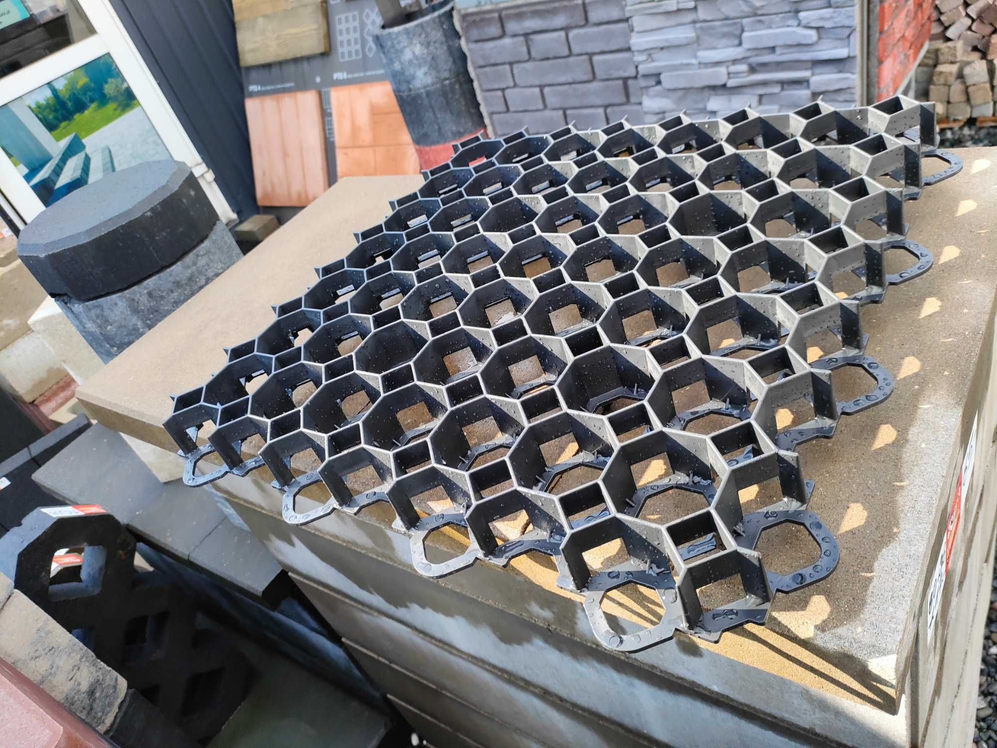 Kratka plastikowa parkingowa pod robota trawnikowa 50x50