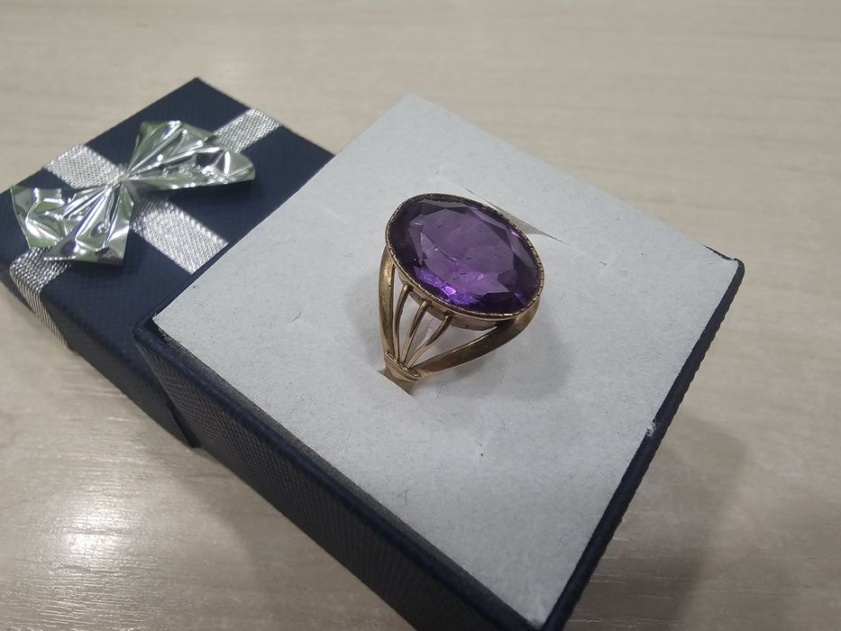 Złoty pierścionek owalne FIOLETOWE OCZKO PR 583