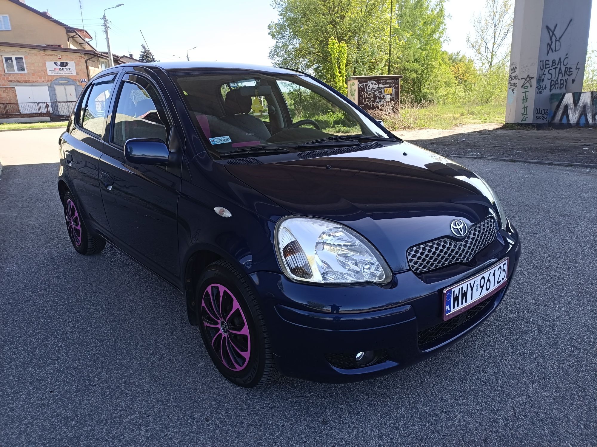 Sprzedam niezawodną Toyotę Yaris 1.3 benzyna.