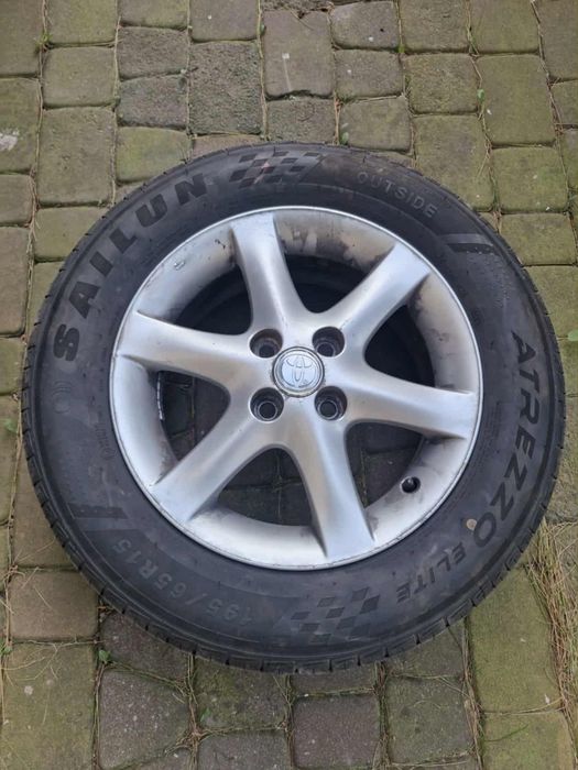 Opony letnie z alufelgami Toyoty 15 cali 195/65R15 Sailun po jednym se