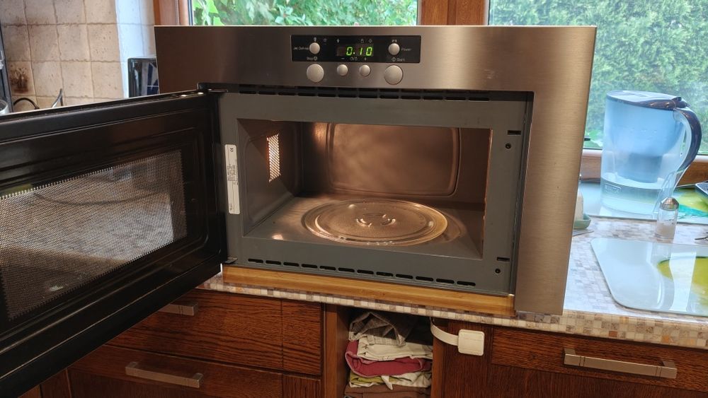 Kuchenka mikrofalowa Whirlpool AMW 410/IX