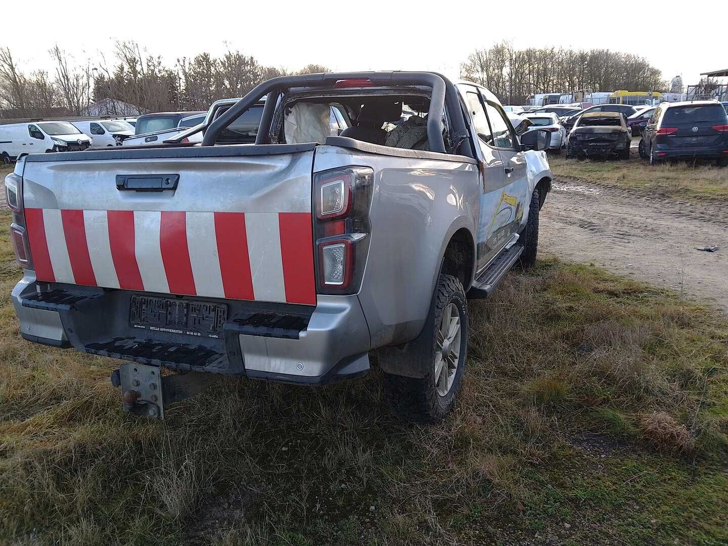 Isuzu D-Max 1.9 EXT. CAB AUT. 6 Samochód ciężarowy, uszkodzony,