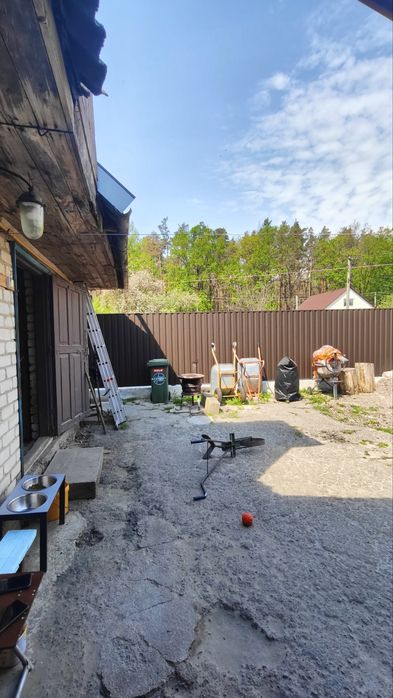 Продаж будинку в ближньому пригороді. Торг.