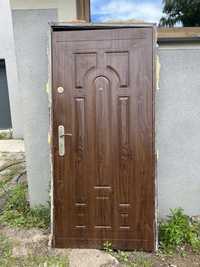 Drzwi wejsciowe brązowe