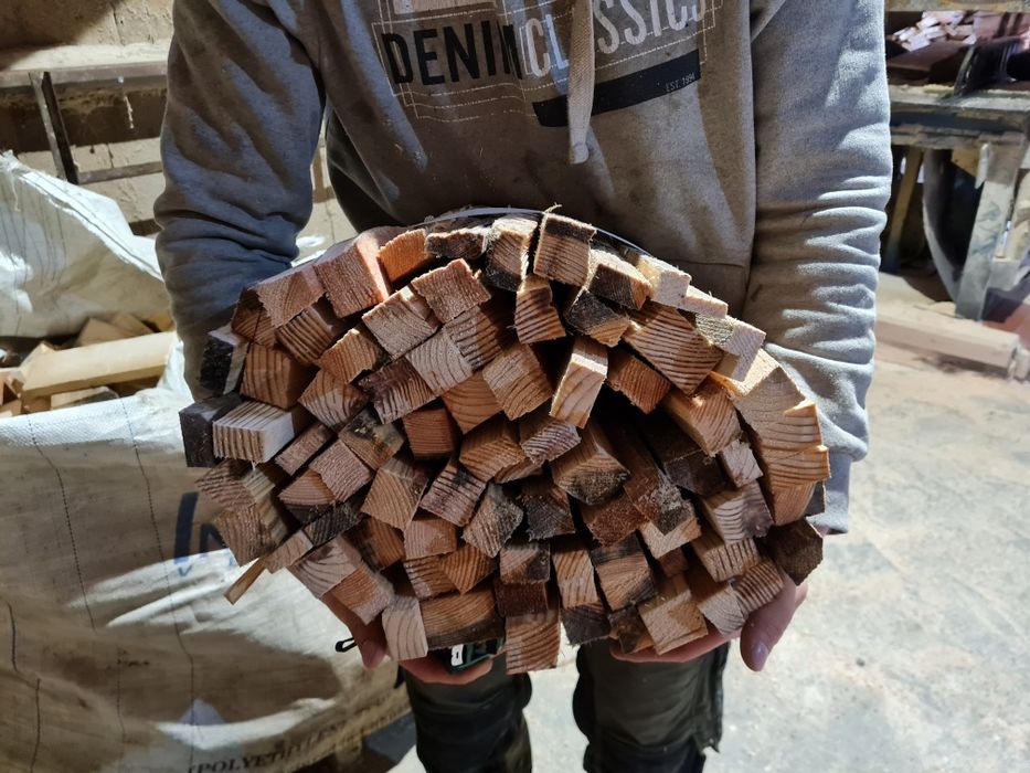 Drewno kominkowe rozpałkowe suche sezonowane do ogniska sauny balii