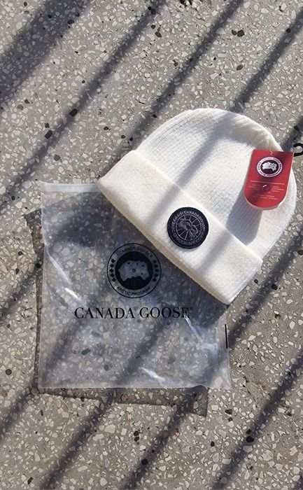 Nowa czapka Canada Goose