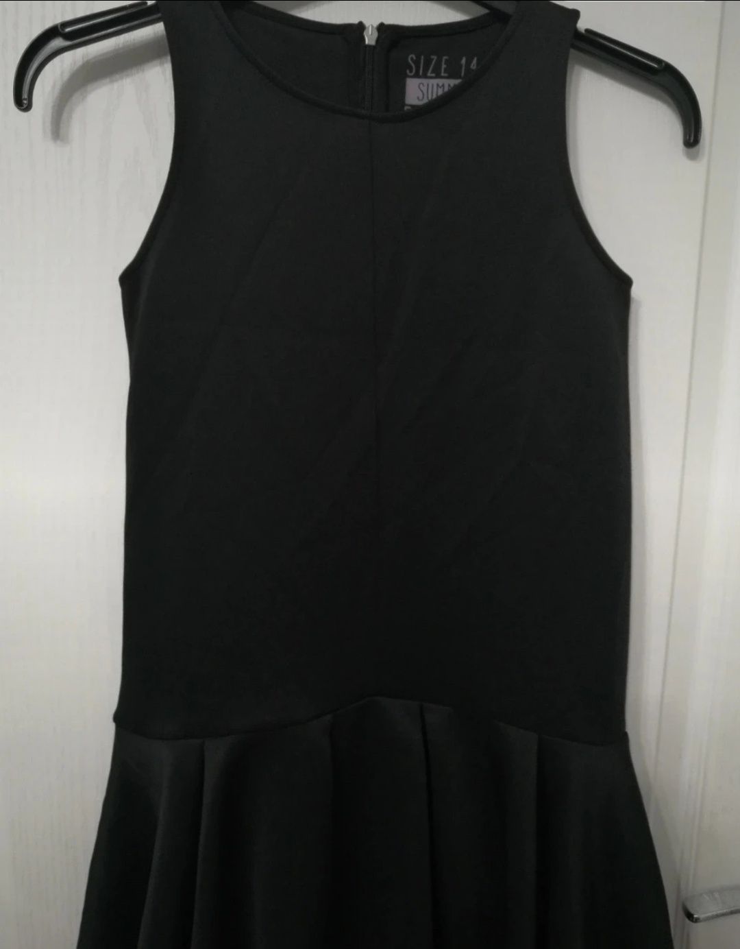 Czarna sukienka Reserved 140