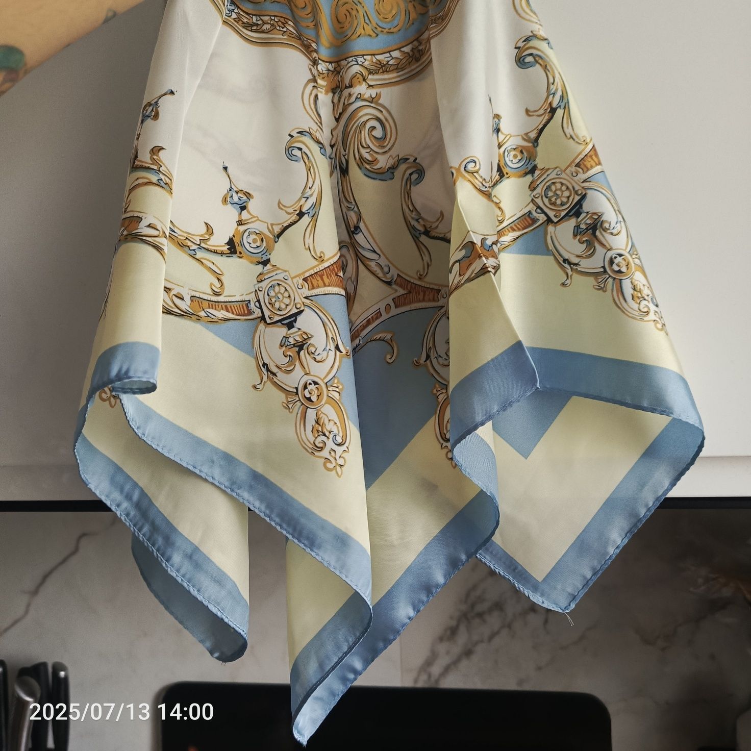 Nowa przepiękna kwadratowa Apaszka 70 cm jedwab sztuczny