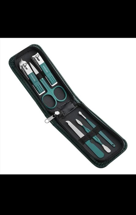 Lindo conjunto cortador de unhas 
Em aço, 07 peças + estojo.
Me chame