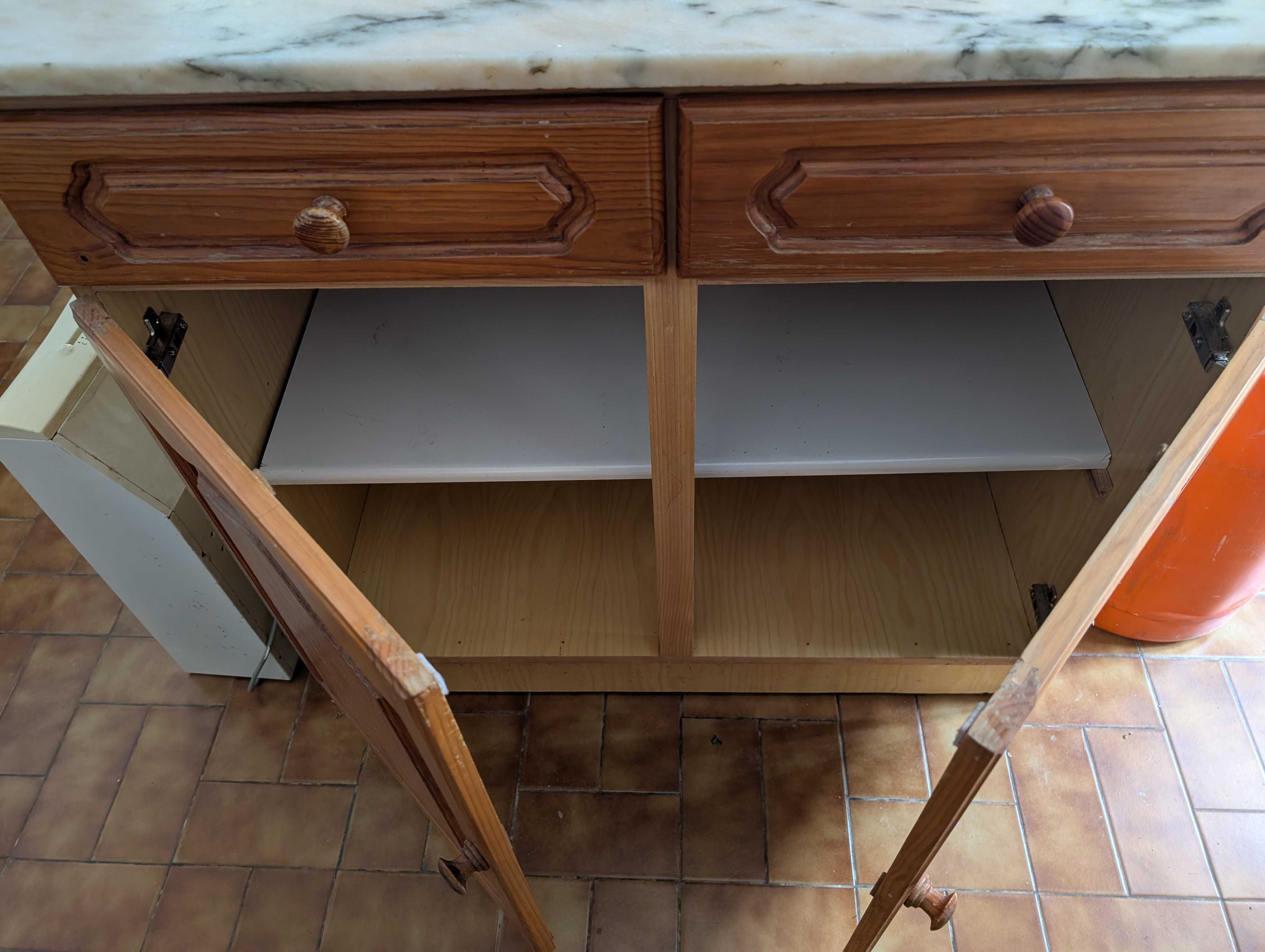 Armário para cozinha com pedra mármore