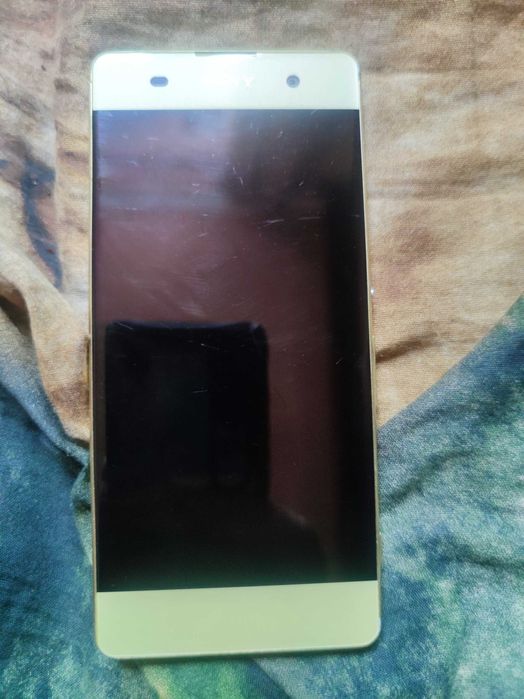 Sony Xperia F3111    Sony Experia C2105