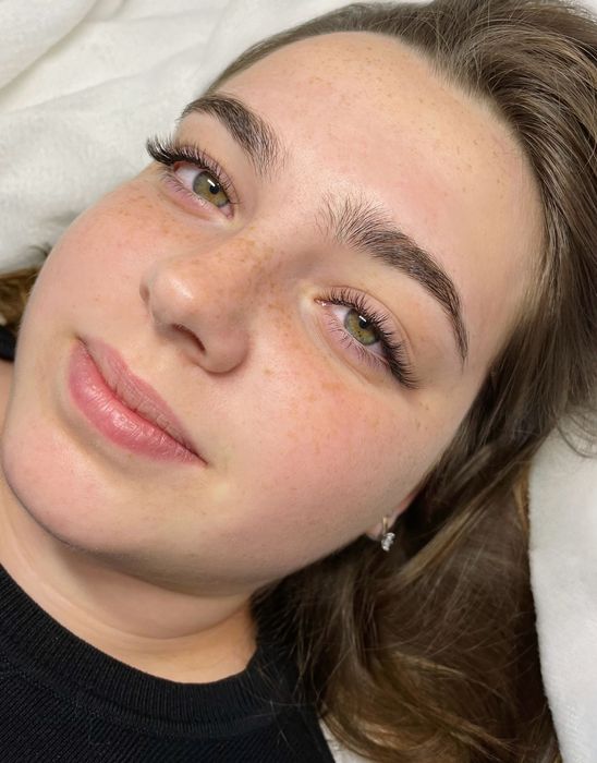 Нарощення вій Мукачево/Ужгород