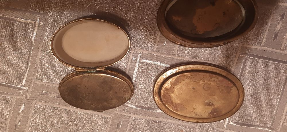 Stare antyczne puzderka