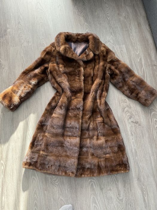 Шуба норковая размер L.