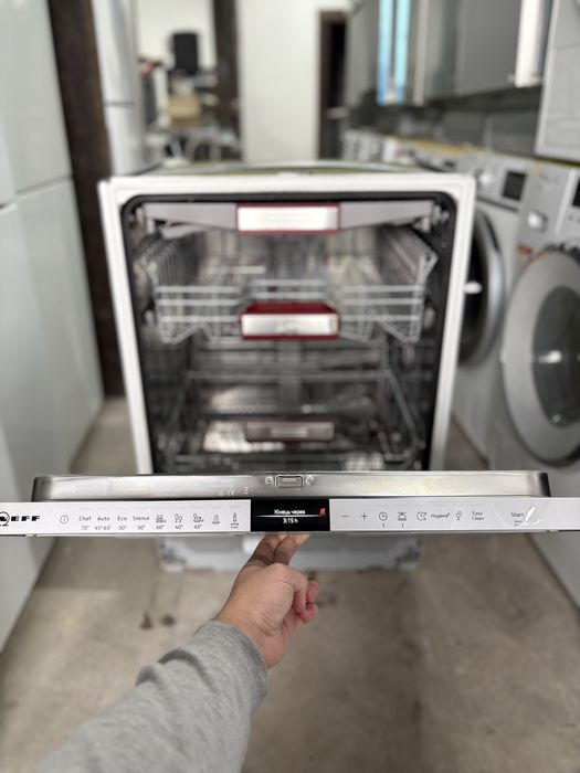 Посудомийна машина Neff з проекцією на підлогу — топова модель