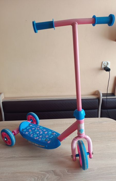 Sprzedam hulajnogę trójkołową dla dziewczynki