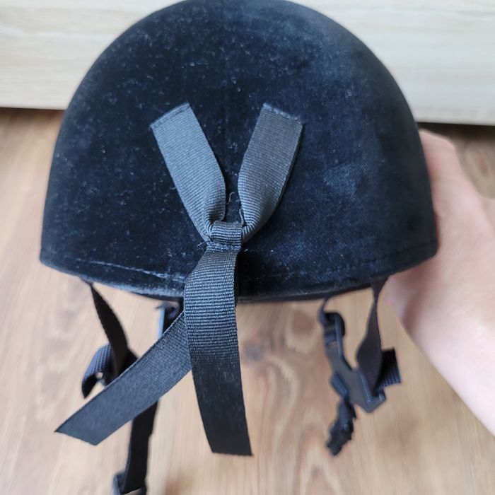 Czarny zamszowy toczek 56 rozmiar