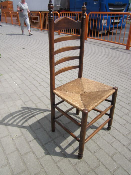 stare krzesło antyk siedzisko wyplatane z sitowia