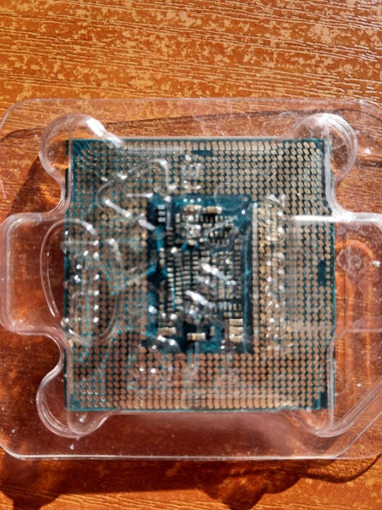 Продам процесор intel core i5 7700 xeon e3 1225v6 та DDR5 32gb Kllisre
