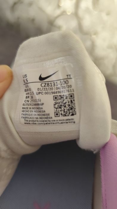 Це кросівки Nike Air Max 270 React