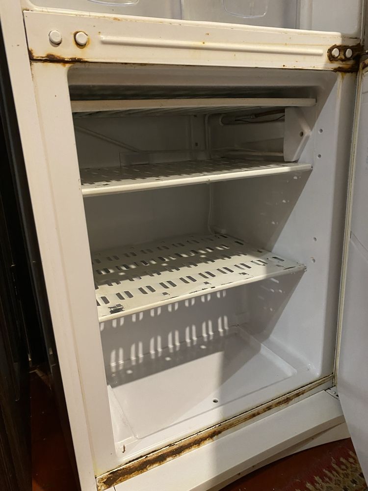 Холодитьник Indesit