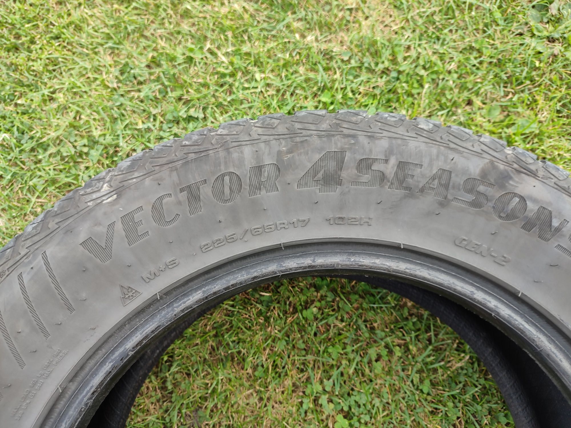 225/65R17 Goodyear Vector 4 Seasons całoroczna