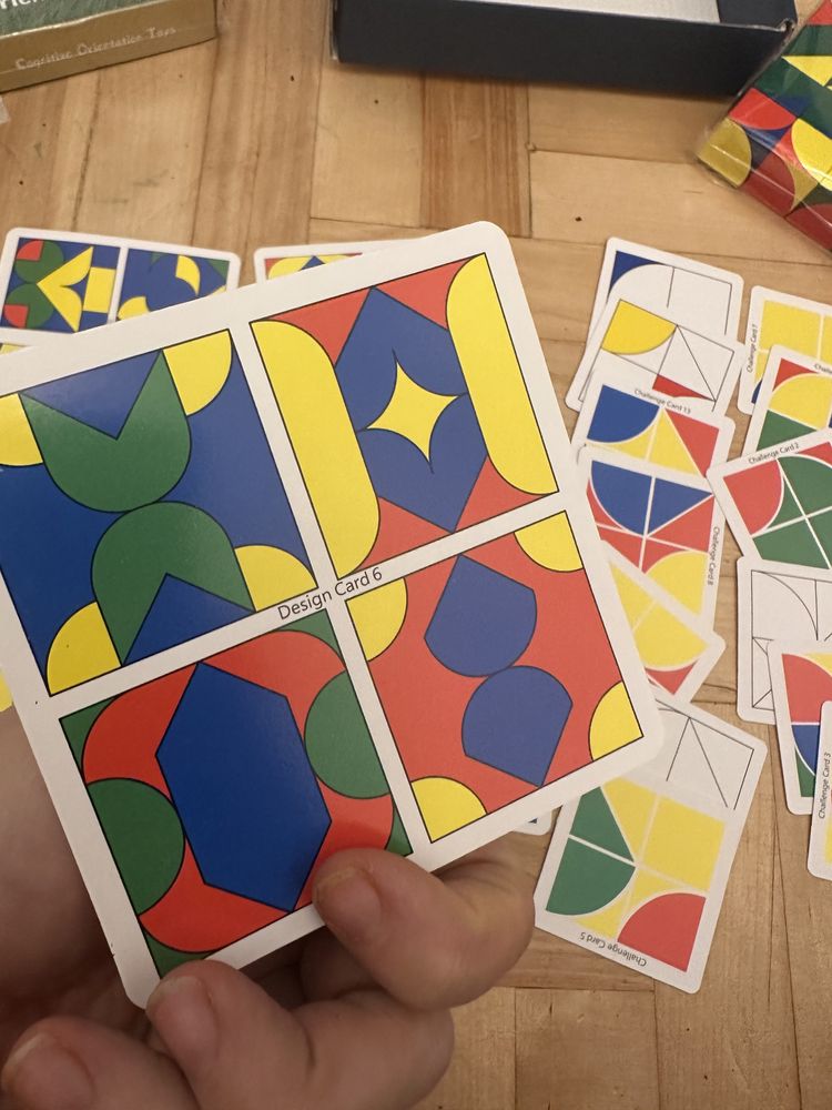 Gra logiczna -Drewniane kolorowe kostki z kartami do układania