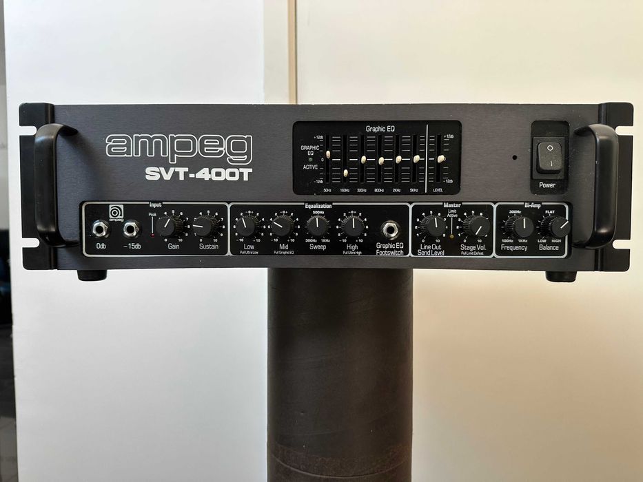 Amplificador de baixo Ampeg SVT-400T