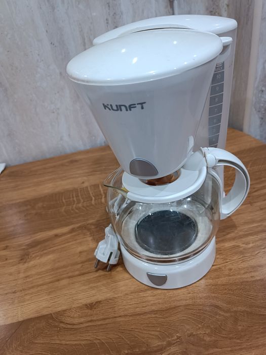 Torradeira e máquina café filtro para desocupar