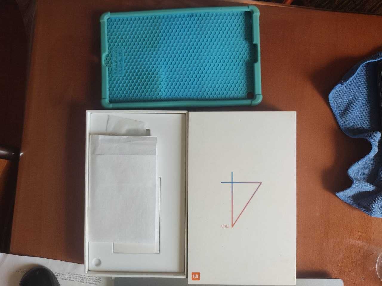 Xiaomi Mi Pad 4PLUS, 10.1", 4/128,GPS,LTE, 3G/4G стан нового.