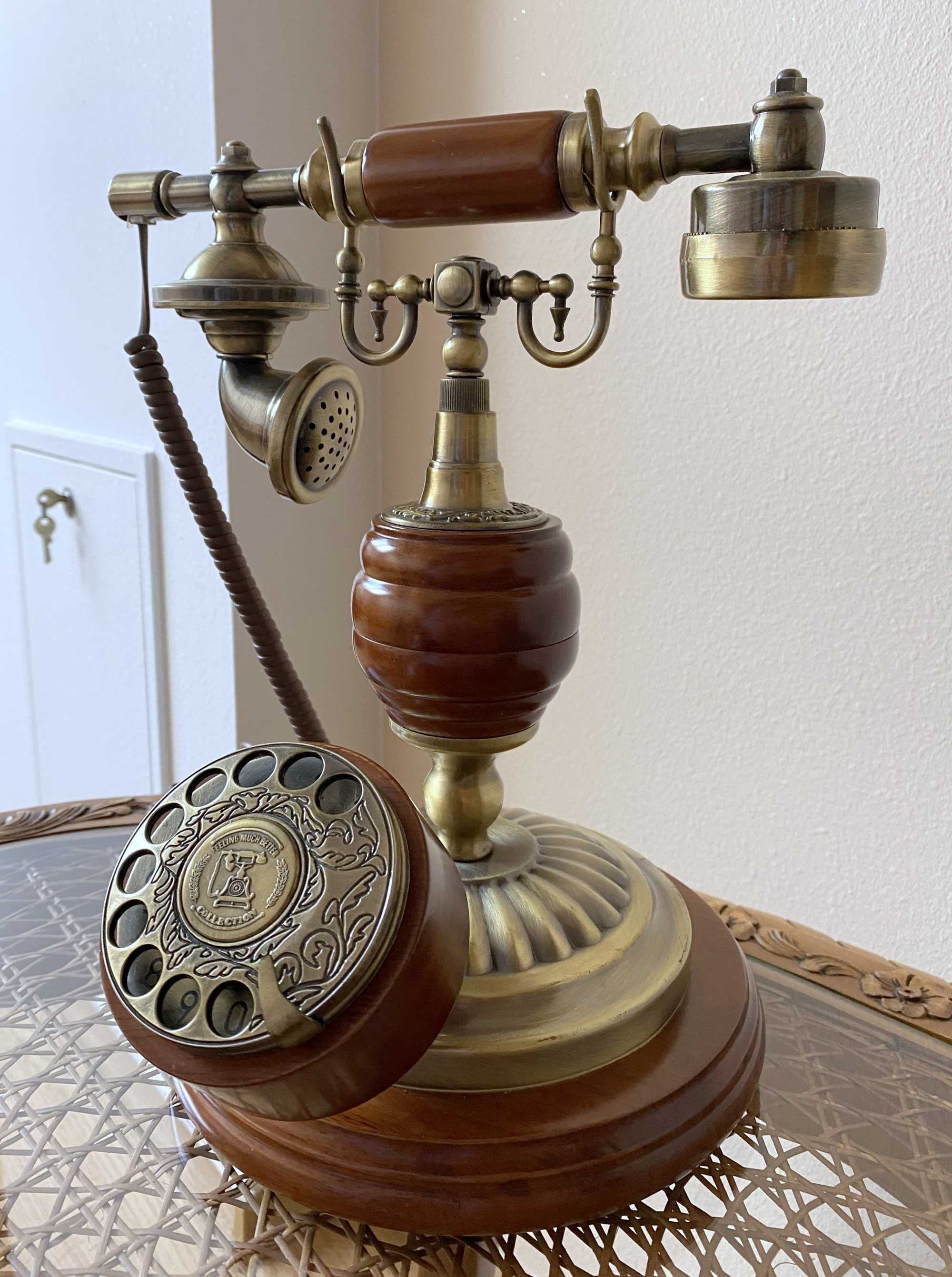 Telefon stacjonarny  stylizowany na zabytek, retro