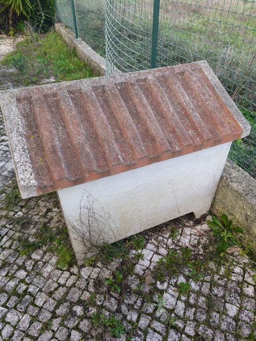 Casota de cão grande pouco usada