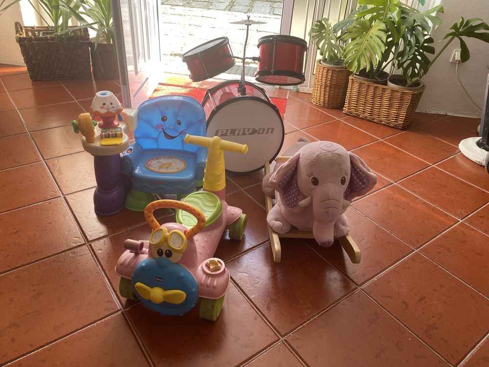 Lote de 4 brinquedos