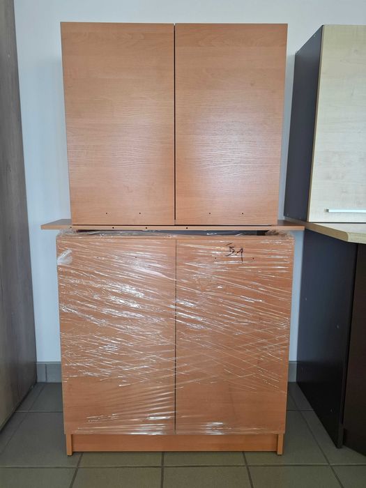 Zestaw szafek kuchennych w kolorze olcha