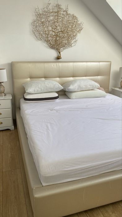 Rama łózka ,duże łóżko na dwie  osoby