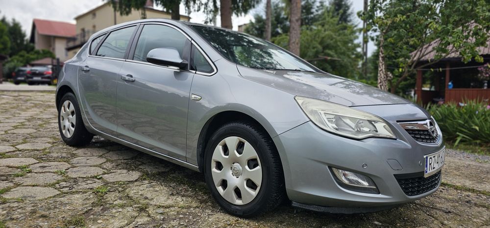 Ładna Astra J 1.4 b od kobiety! Bez korozji! Do jazdy okazja!