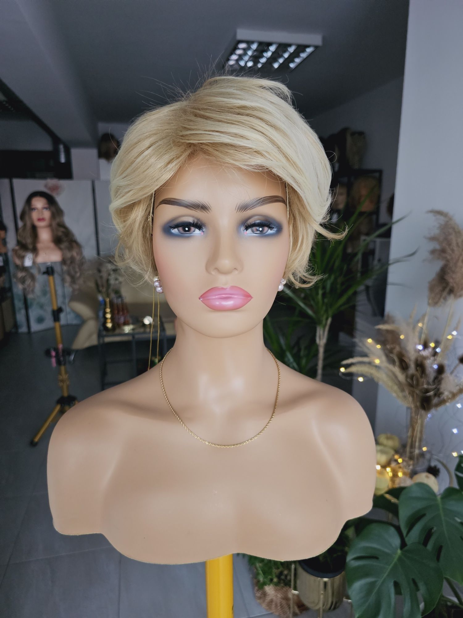 Krótka peruka blond 3D naturalna fryzura KBS-11