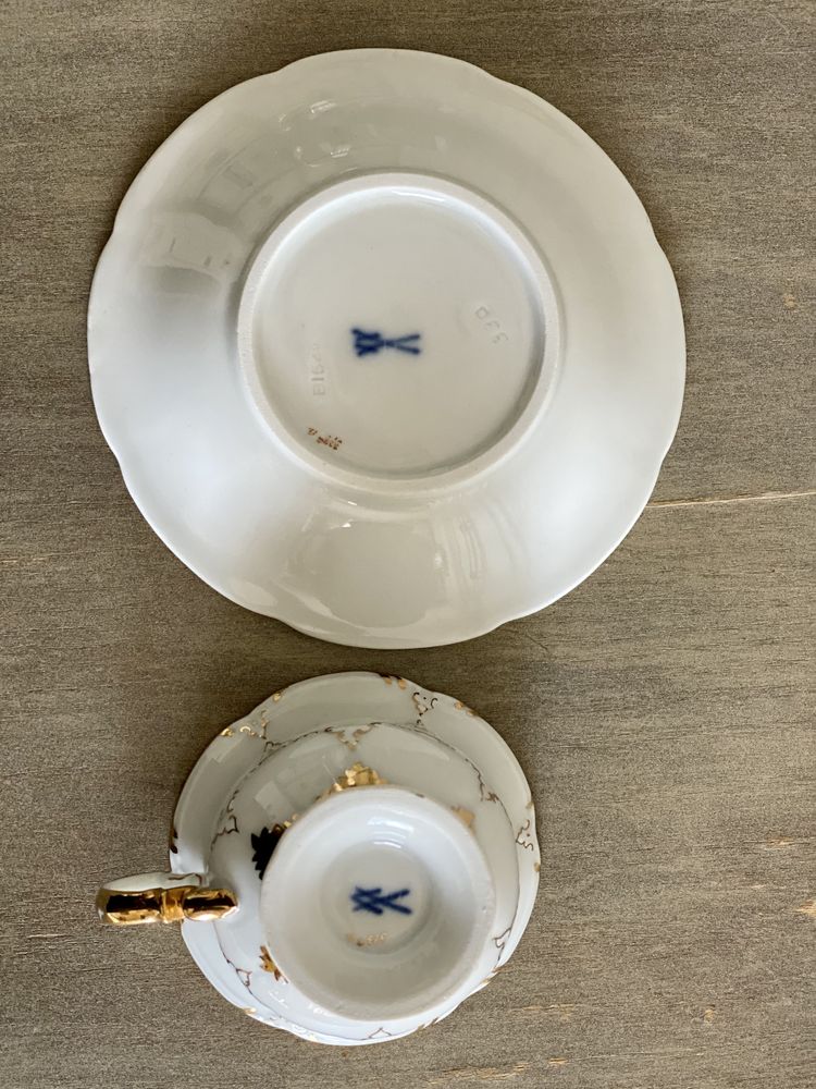 Miśnia Meissen porcelanowa filiżanka ze złoceniami wzór B-form
