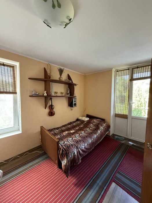 Продається двоповерхова дача, с. Терешки,  з власним озером у дворі