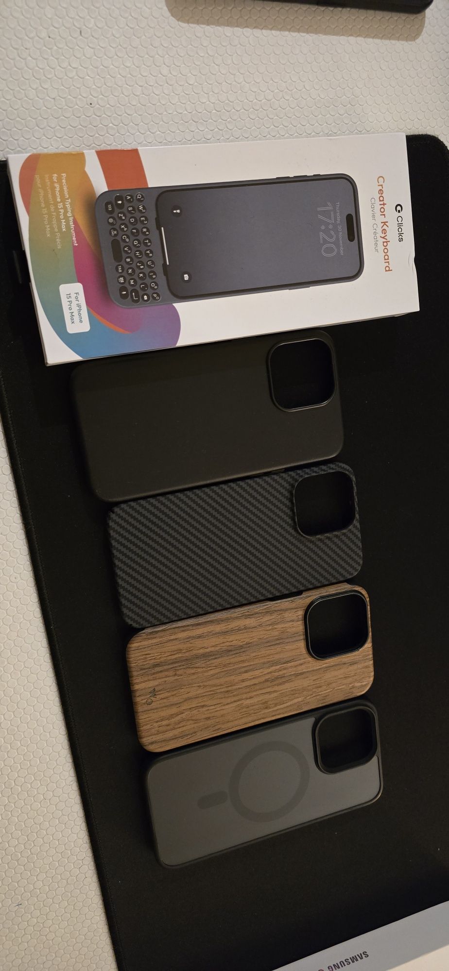 Capa teclado Clicks com oferta de mais 4 capas Iphone 15 Pro Max