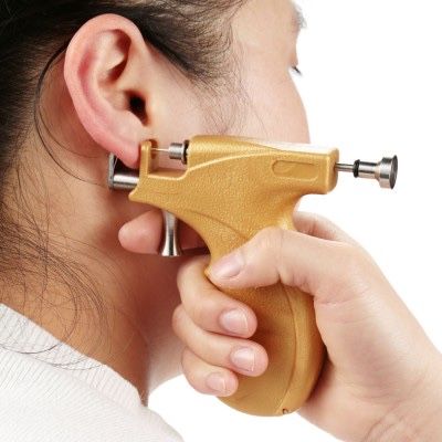 Проколювання вух