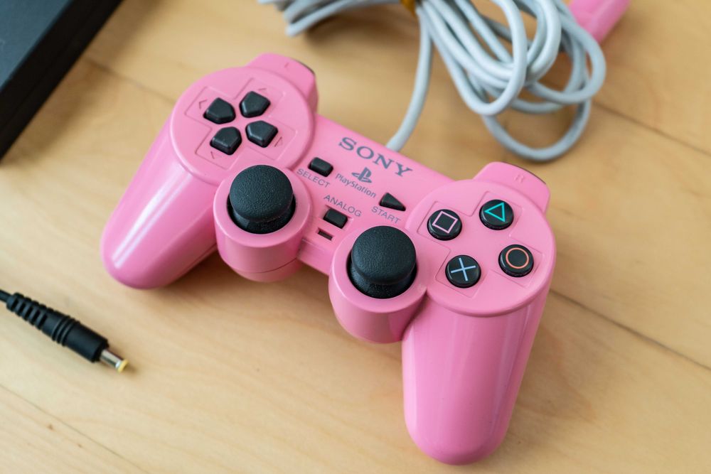 PlayStation 2 Pink SCPH-77004 + 2 pady + Memory Card