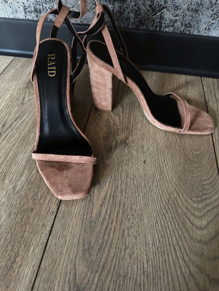 Raid sandalki nude r 39