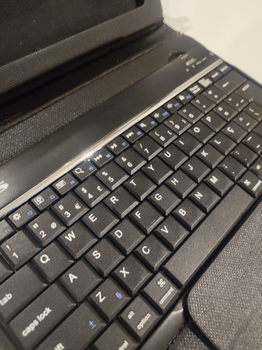 Capa para iPad com teclado e stand