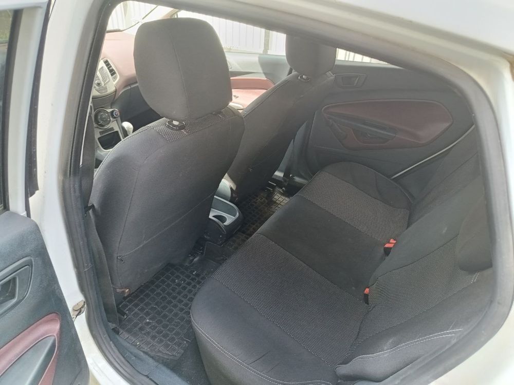 Ford fiesta 2009 р біла , на ходу , вам не треба іі ремонтувати