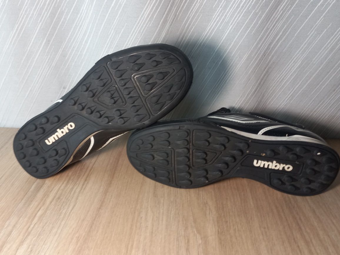 Бутсы, сороконожки Umbro