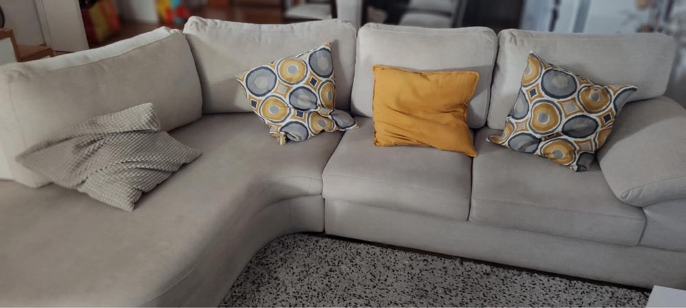 Sofá chaise longue bege