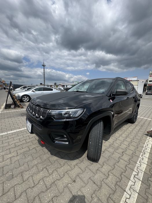 Продам своє авто в хорошому стані jeep compass trailhawk