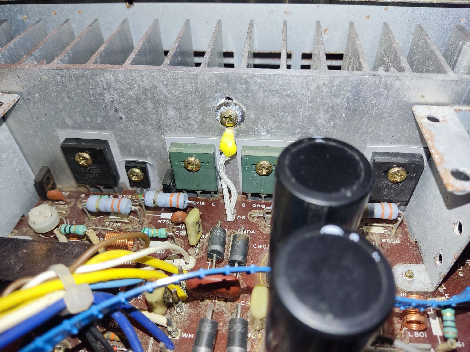 Sanyo JA 550A + magnetofon gratis